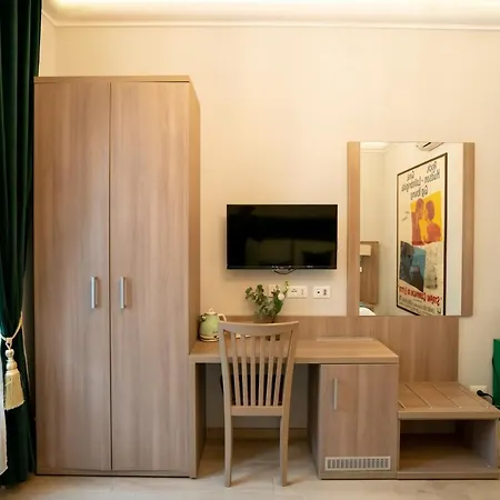 Archi Di 3* Rome